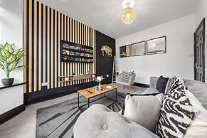 Luxury by the Sea Blackpool's Finest Getaway for 8