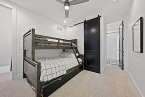 Entire High-end Lux Duplex Short North - 18 Beds