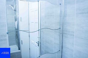 2ndhomestays -walsall- Charming 3-bedroom House