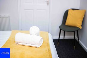 2ndhomestays -walsall- Charming 3-bedroom House