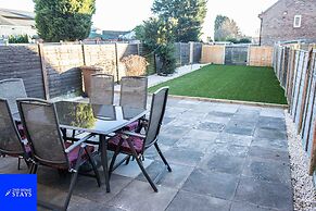 2ndhomestays -walsall- Charming 3-bedroom House