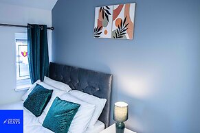 2ndhomestays -walsall- Charming 3-bedroom House