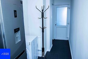 2ndhomestays -walsall- Charming 3-bedroom House