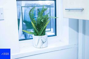 2ndhomestays -walsall- Charming 3-bedroom House