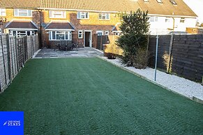 2ndhomestays -walsall- Charming 3-bedroom House