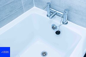 2ndhomestays -walsall- Charming 3-bedroom House