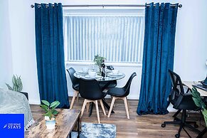 2ndhomestays -walsall- Charming 3-bedroom House