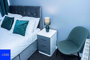 2ndhomestays -walsall- Charming 3-bedroom House