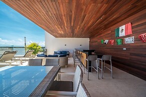 Maricruz - Luxury Condo with Jacuzzi