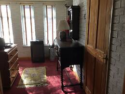 Lowry House Hotel in Walsall