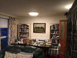 Lowry House Hotel in Walsall