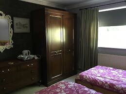 Lowry House Hotel in Walsall