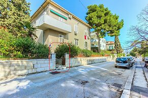 Studio With Shared Garden, 3 min Walk to the Beach