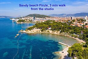 Studio With Shared Garden, 3 min Walk to the Beach