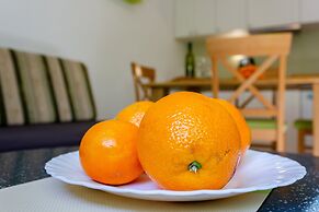 2-bdr apt With Shared Garden, 3 min Walk to Beach