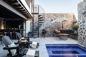 Private Pool, Elegant La Escondida 5BR