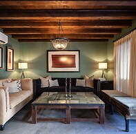 Private Pool, Elegant La Escondida 5BR