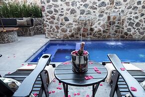 Private Pool, Elegant La Escondida 5BR