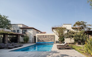 Private Pool, Elegant La Escondida 5BR