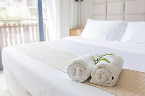 203B Amira Studio By Sandy powerful