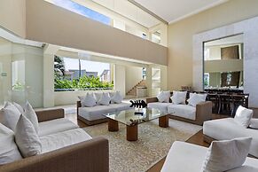 Tranquil Peninsula Golf 3BR Retreat