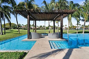 Tranquil Peninsula Golf 3BR Retreat