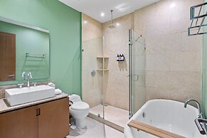 Tranquil Peninsula Golf 3BR Retreat