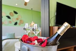 Tranquil Peninsula Golf 3BR Retreat