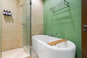 Tranquil Peninsula Golf 3BR Retreat