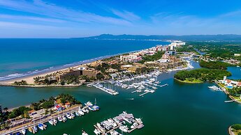 Tranquil Peninsula Golf 3BR Retreat