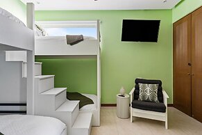 Tranquil Peninsula Golf 3BR Retreat