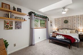 Pacific Coast Redwoods Cabin for Family