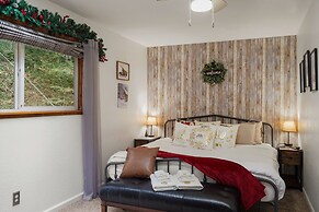 Pacific Coast Redwoods Cabin for Family