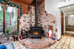 Pacific Coast Redwoods Cabin for Family