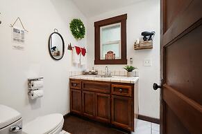 Pacific Coast Redwoods Cabin for Family