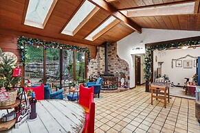 Pacific Coast Redwoods Cabin for Family