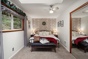 Pacific Coast Redwoods Cabin for Family