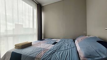 Palam Mansion at One Residence Apartment