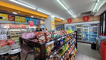 Palam Mansion at One Residence Apartment