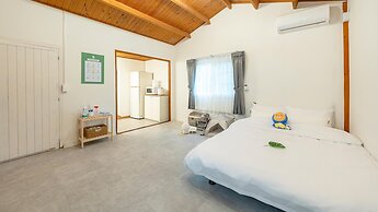 Jeju Dangdangi Dog Pension Black