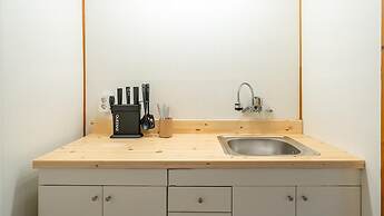 Jeju Dangdangi Dog Pension Black