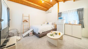 Jeju Dangdangi Dog Pension Black