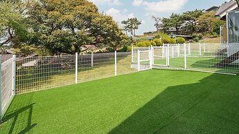 Jeju Dangdangi Dog Pension Black