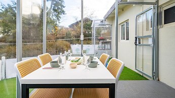 Jeju Dangdangi Dog Pension Black