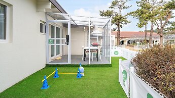 Jeju Dangdangi Dog Pension Black