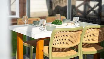 Jeju Dangdangi Dog Pension Black