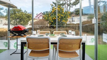 Jeju Dangdangi Dog Pension Black