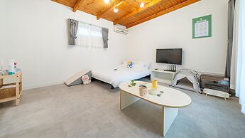 Jeju Dangdangi Dog Pension Black