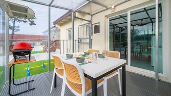 Jeju Dangdangi Dog Pension Black