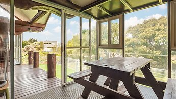 Jeju Dangdangi Dog Pension Black